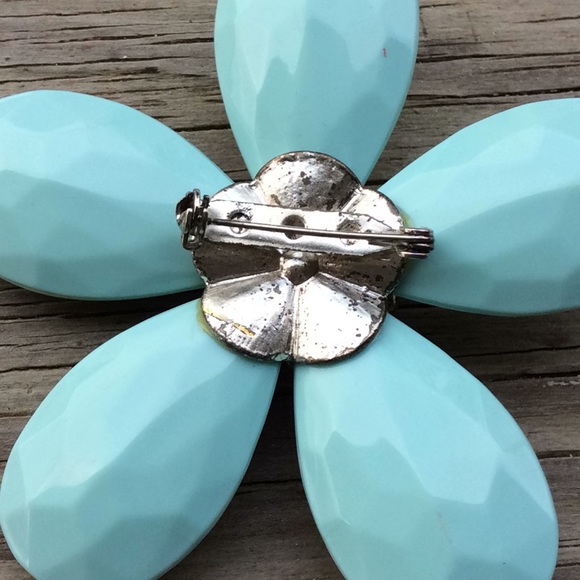 Vintage Flower Brooch - Picture 2 of 5